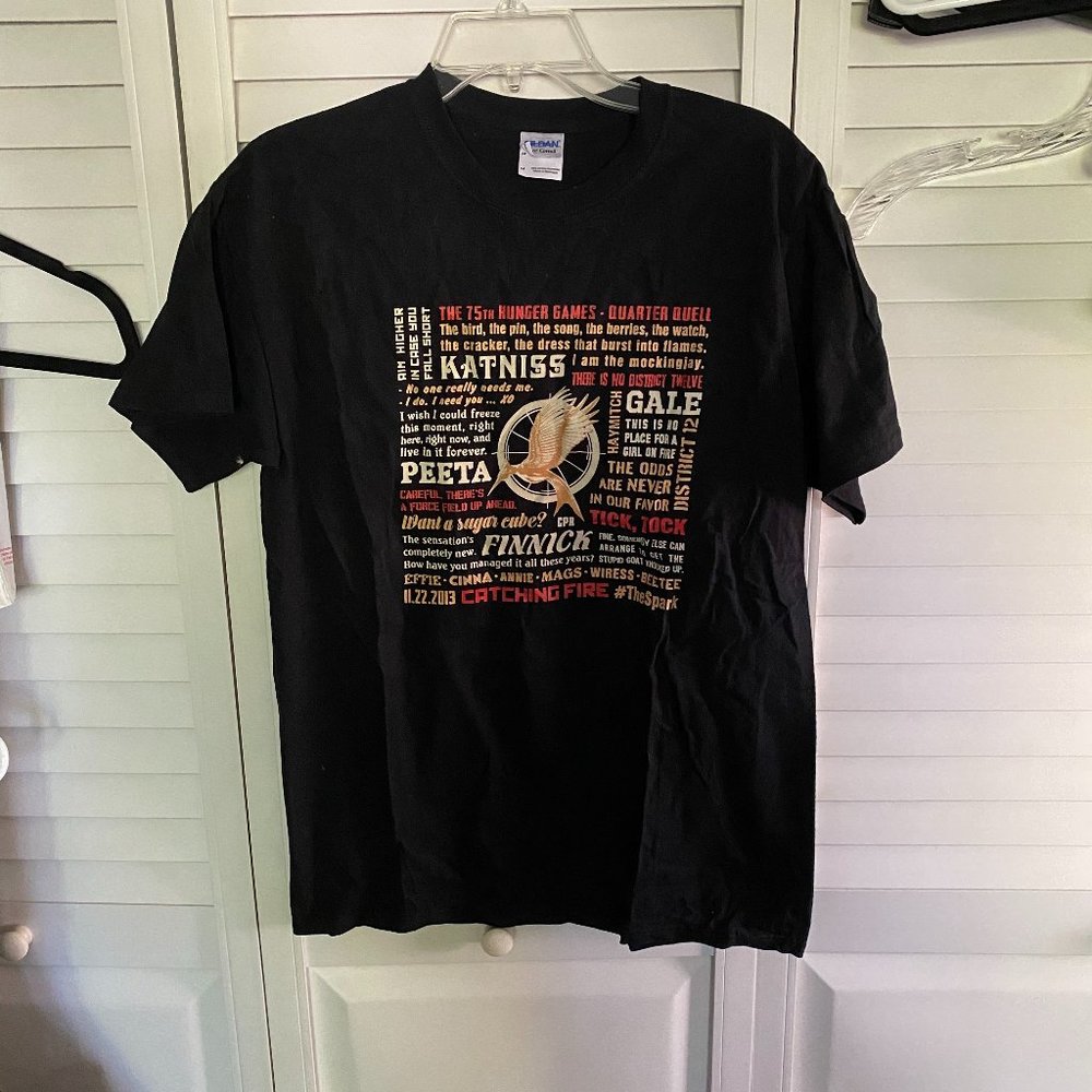 Hunger Games fan tee, men's medium